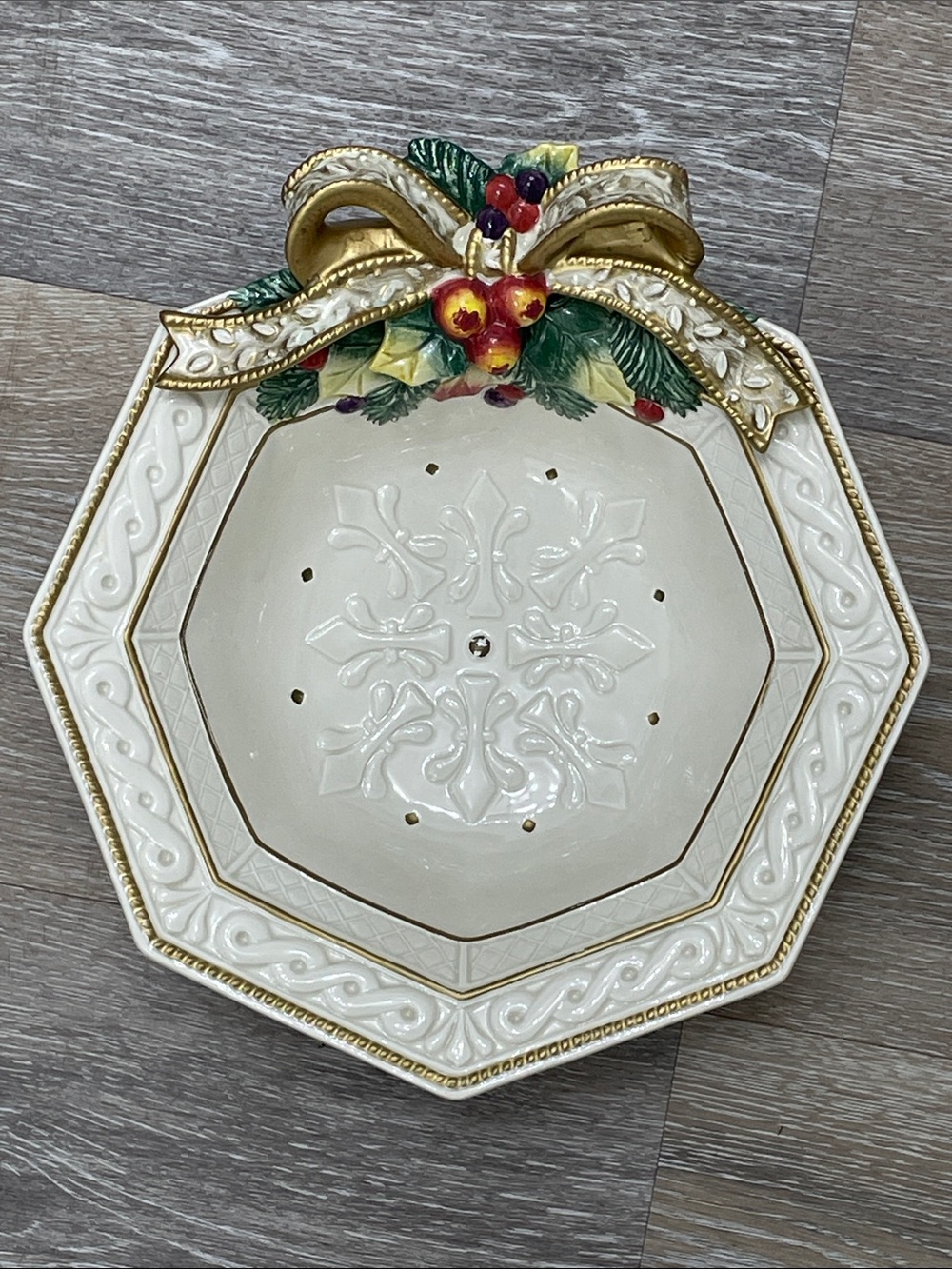 Fitz & Floyd Holiday Christmas Ceramic Bowl 9 1/2 inches across